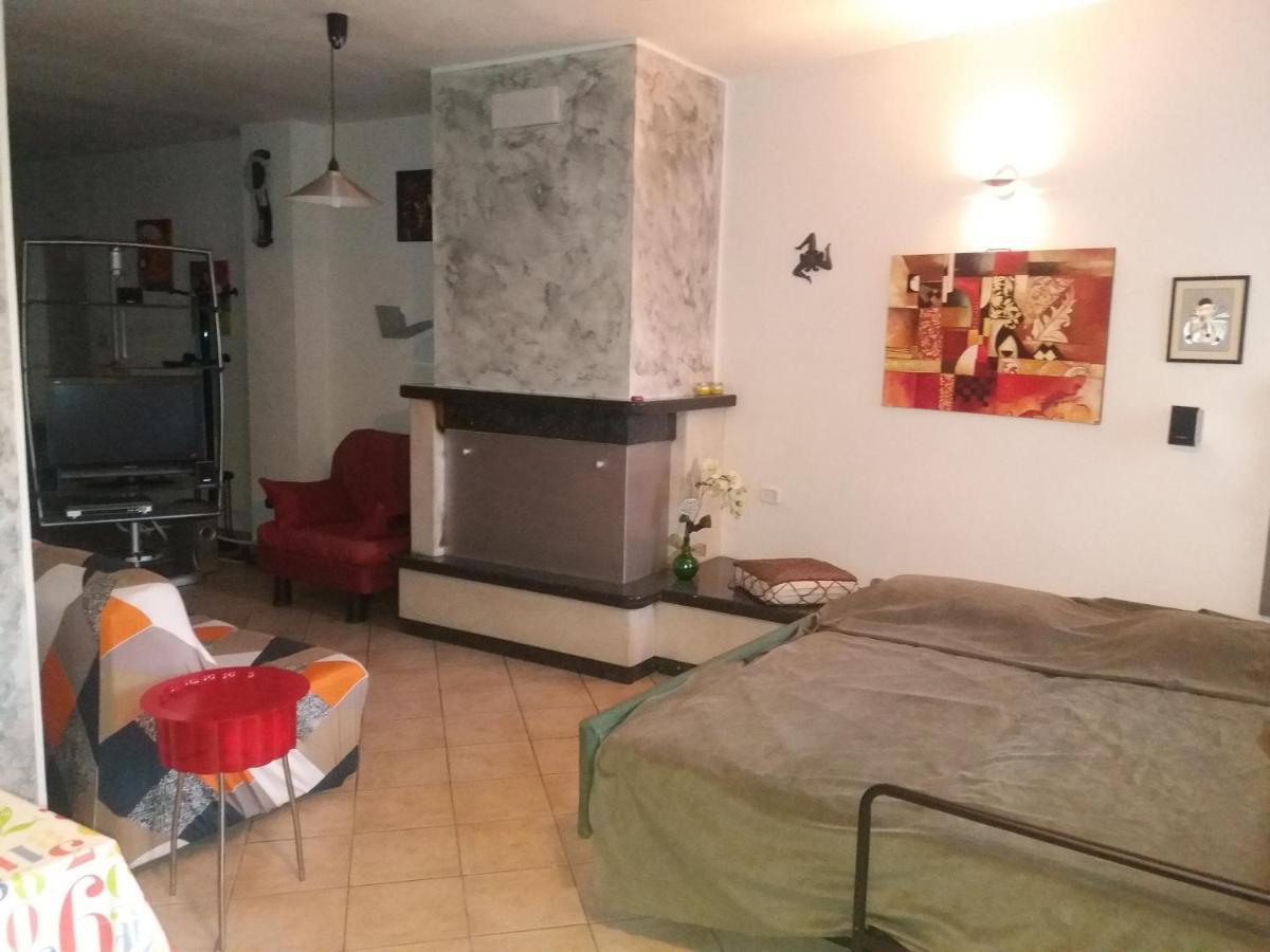 Apartamento Tana Per Gli Ospiti Terni Exterior foto