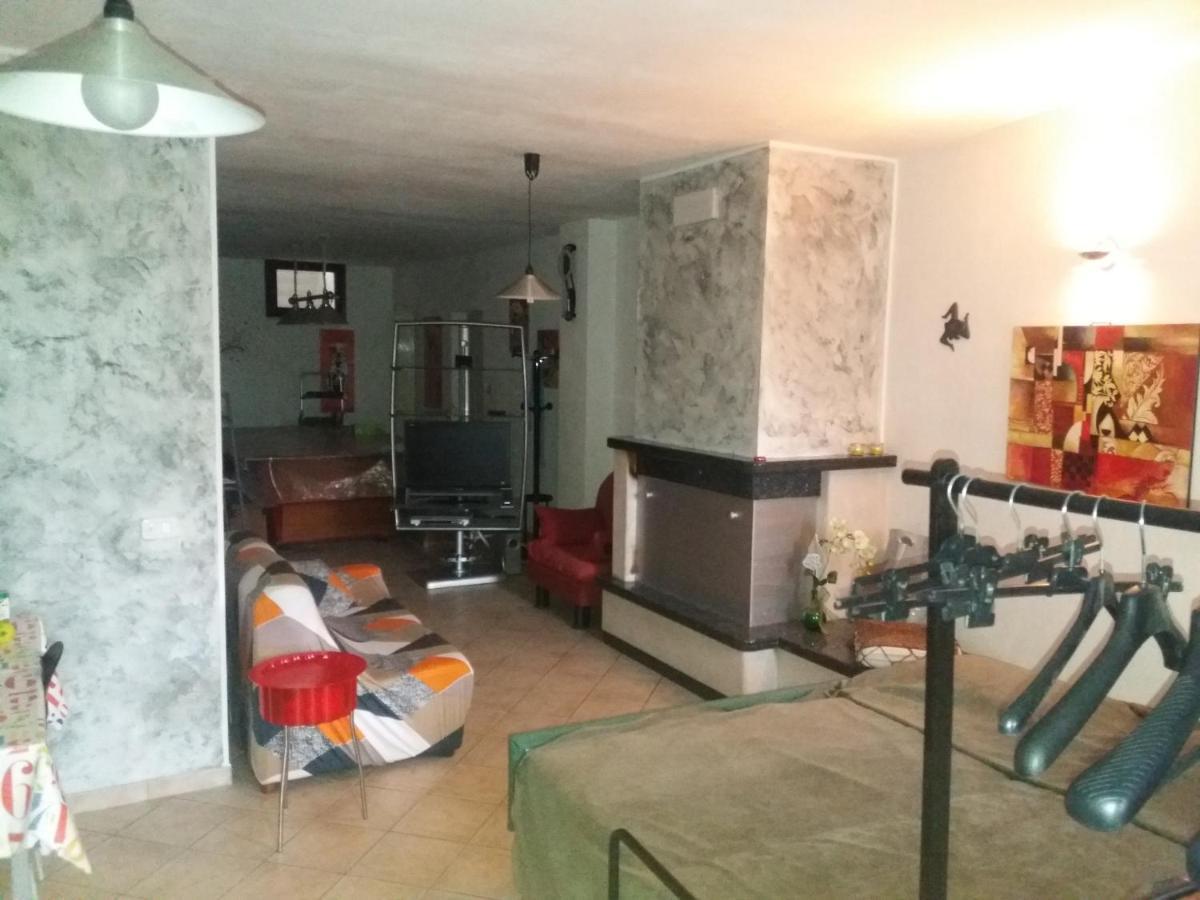 Apartamento Tana Per Gli Ospiti Terni Exterior foto
