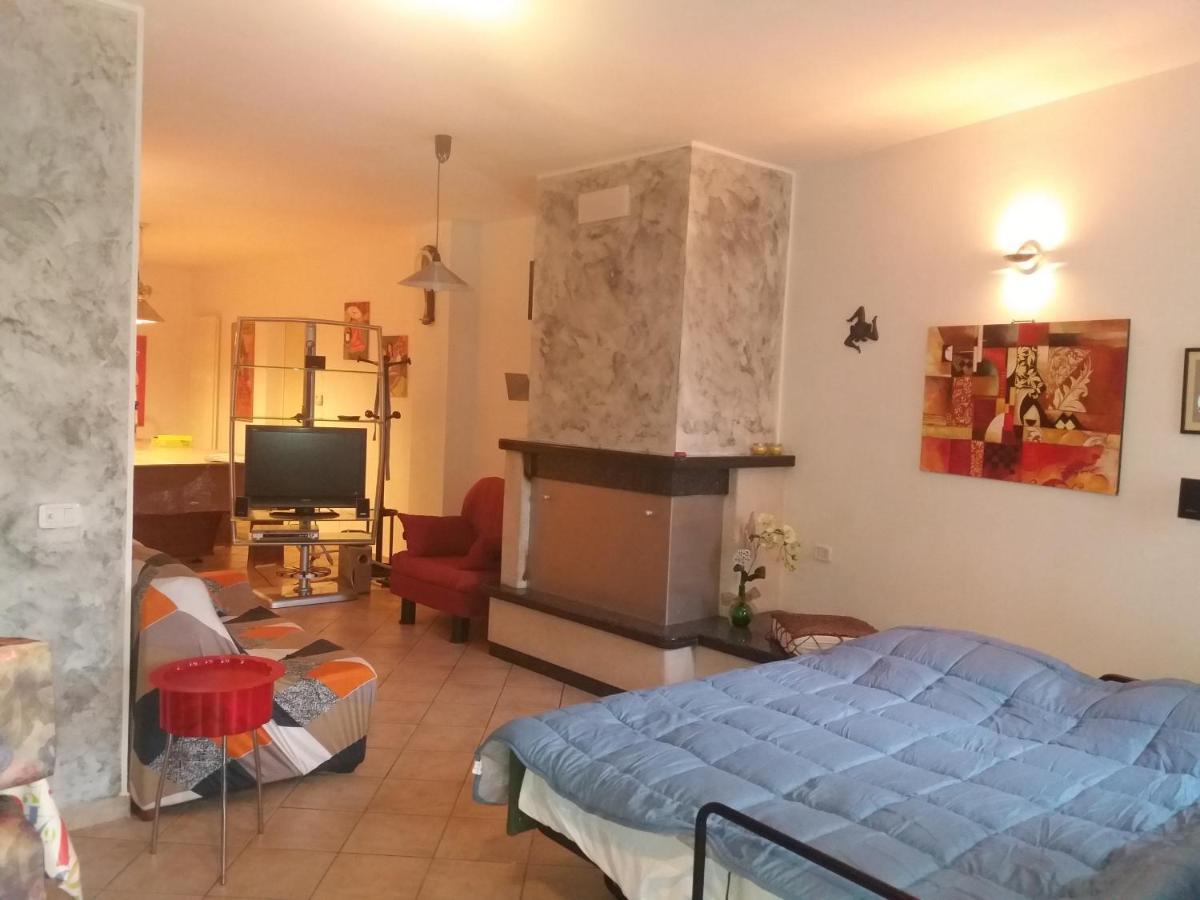 Apartamento Tana Per Gli Ospiti Terni Exterior foto