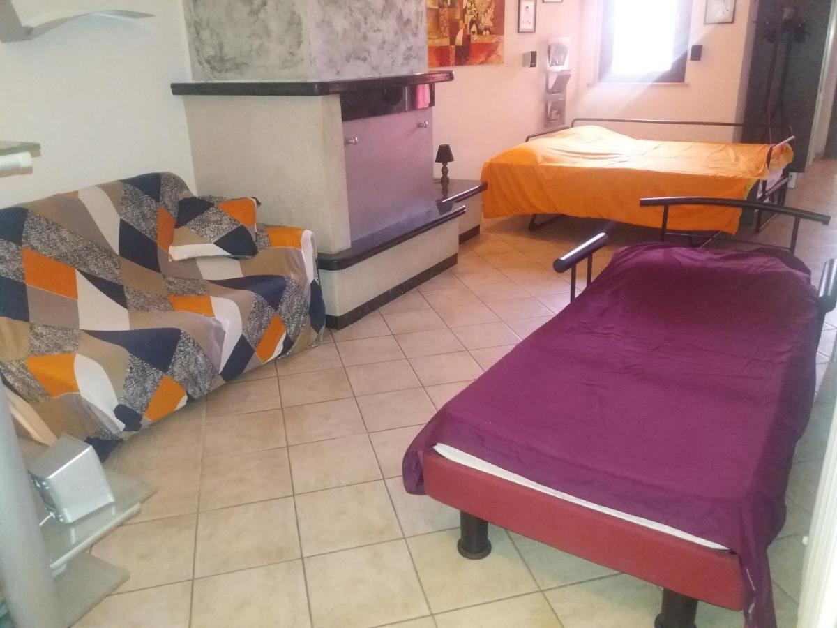 Apartamento Tana Per Gli Ospiti Terni Exterior foto