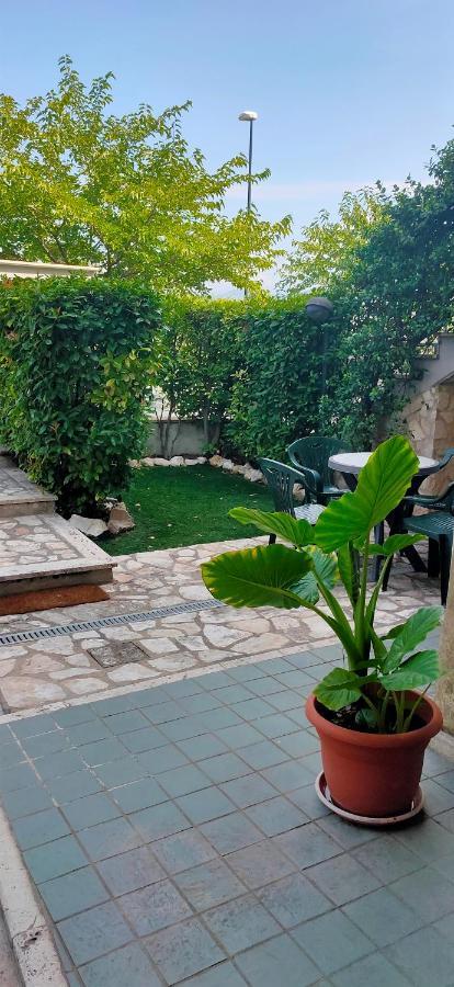 Apartamento Tana Per Gli Ospiti Terni Exterior foto