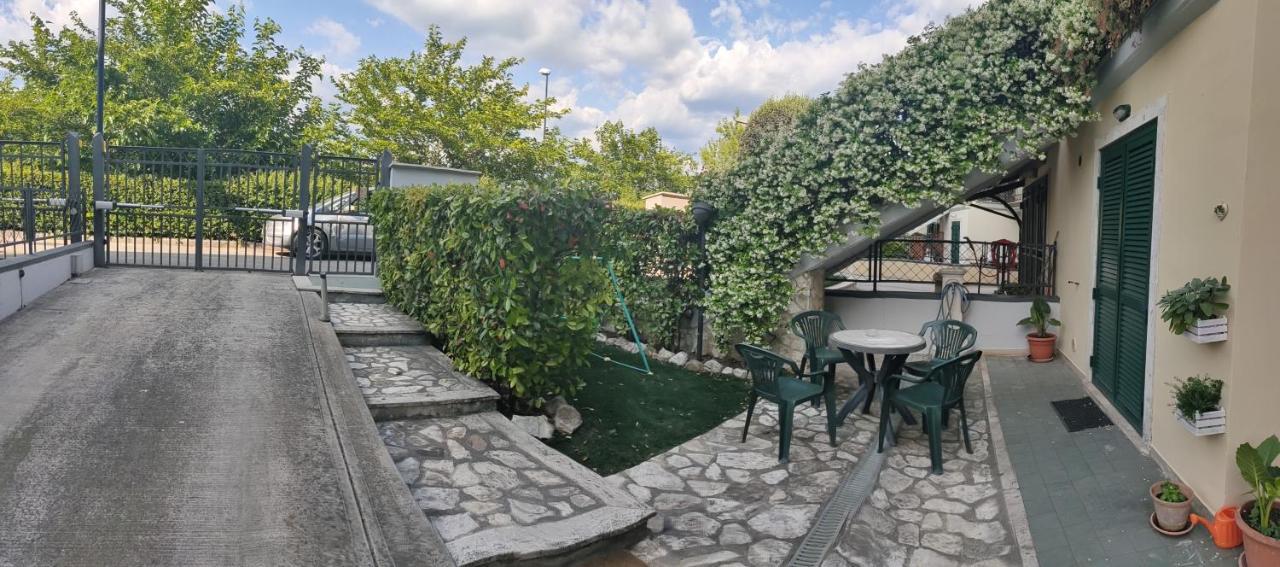 Apartamento Tana Per Gli Ospiti Terni Exterior foto